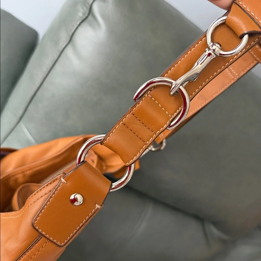 Coach Vintage F17116 Tan Leather Messenger /Hobo Bag 🎀🎀🎀